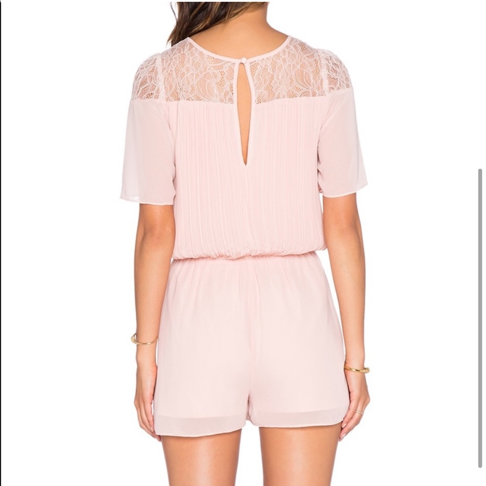 🆕 BCBGeneration Lace Romper on Rose Smoke - Picture 3 of 5